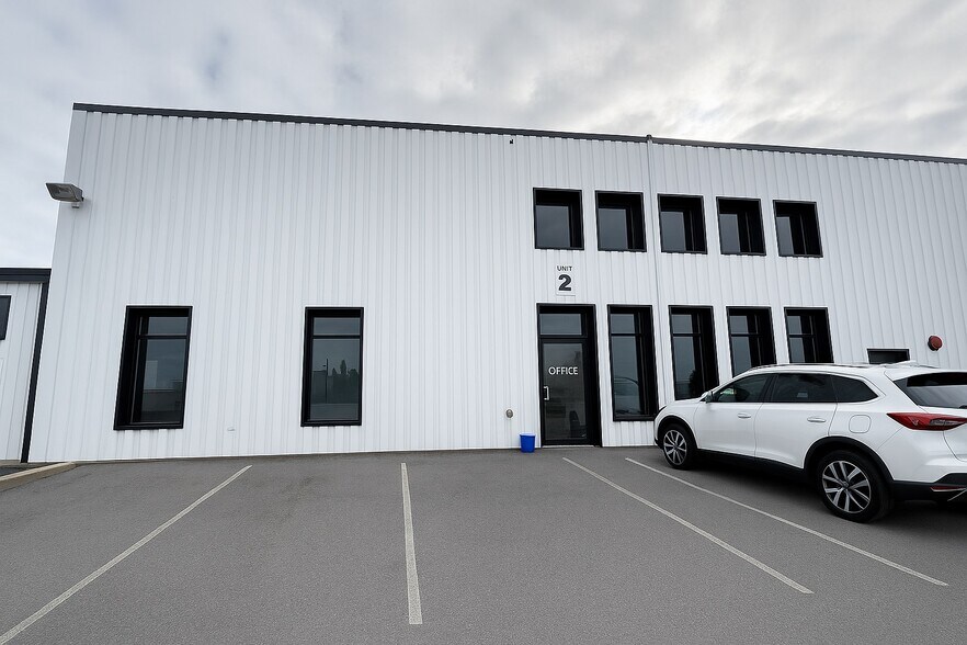 5900 Thorold Stone Rd, Niagara Falls, ON à louer - Photo de l’immeuble – Image 2 sur 10
