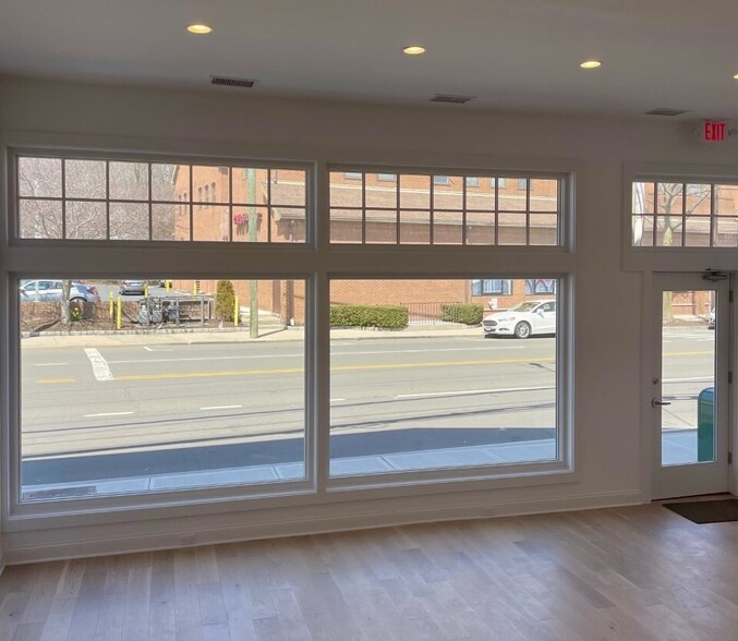 133 E Putnam Ave, Cos Cob, CT à louer - Photo de l’immeuble – Image 3 sur 11