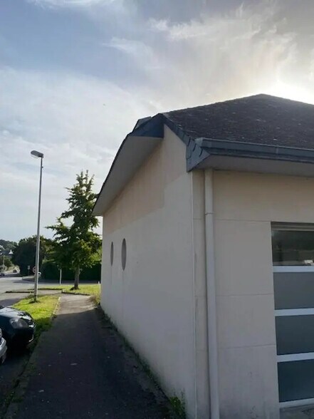 Local d'activités dans Theix-Noyalo à vendre - Photo de l’immeuble – Image 2 sur 5