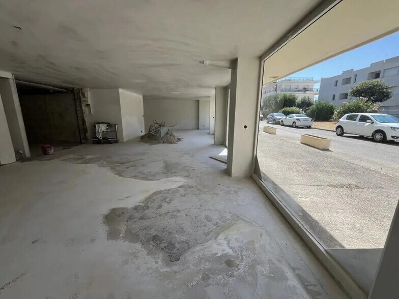 Industriel/Logistique dans Antibes à vendre - Photo de l’immeuble – Image 3 sur 5