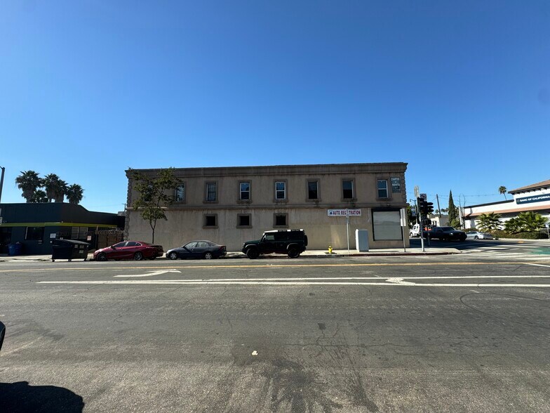 122-128 E Anaheim St. portefeuille de 2 biens à vendre sur LoopNet.fr - Photo de l’immeuble – Image 3 sur 17