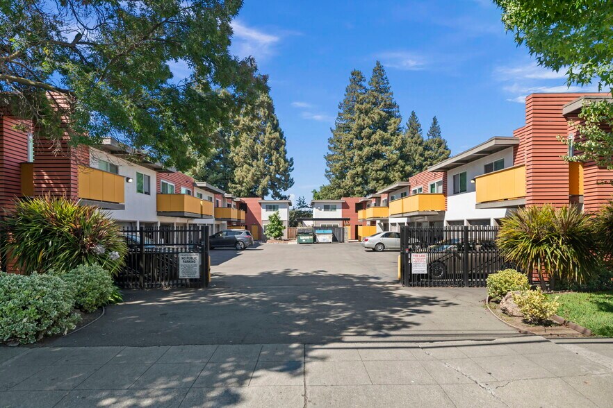 25013-25021 Cypress Ave, Hayward, CA à vendre - Photo de l’immeuble – Image 1 sur 20