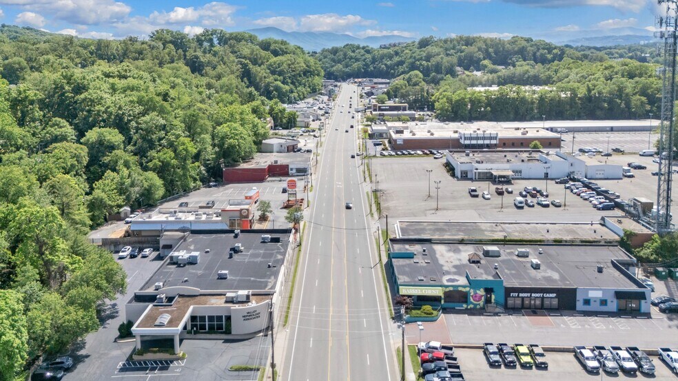 2601 Franklin Rd, Roanoke, VA à vendre - Photo de l’immeuble – Image 3 sur 56
