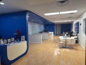 4310-4340 Genesee Ave, San Diego, CA à louer Photo intérieure– Image 1 sur 9