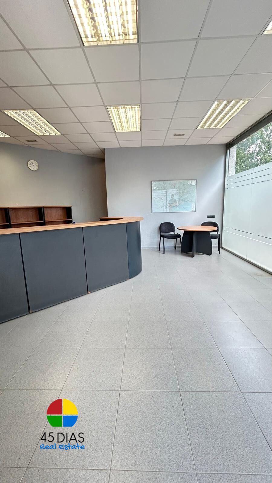 Bureaux/Local commercial dans Cerdanyola del Vallès, Barcelona à louer Photo intérieure– Image 1 sur 4