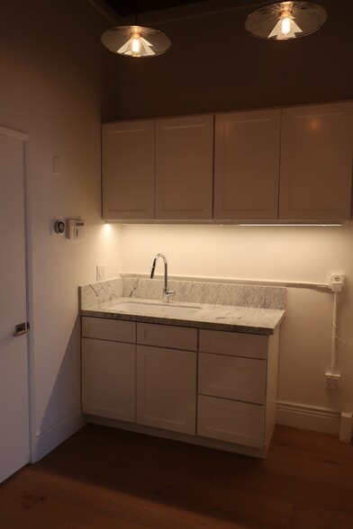 615 S Victory Blvd, Burbank, CA à louer - Photo intérieure – Image 3 sur 6