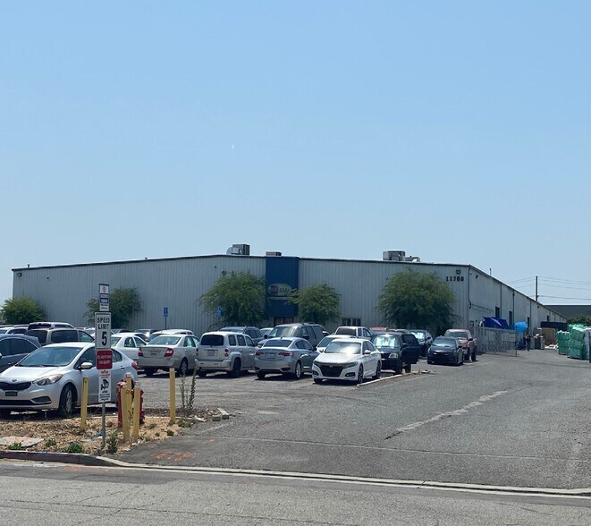 11700 Industry Ave, Fontana, CA à vendre - Photo de l’immeuble – Image 1 sur 7