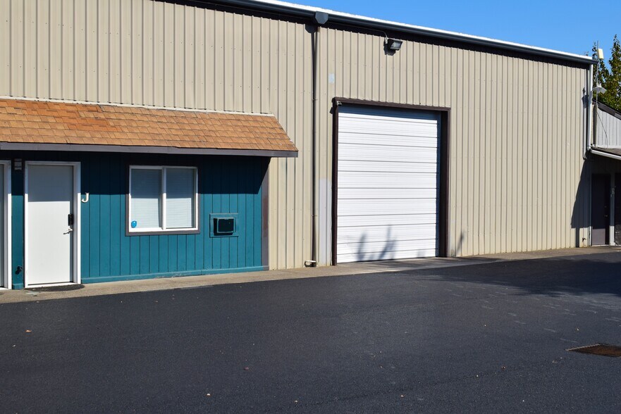 4216 W 7th Ave, Eugene, OR à louer - Photo de l’immeuble – Image 2 sur 10