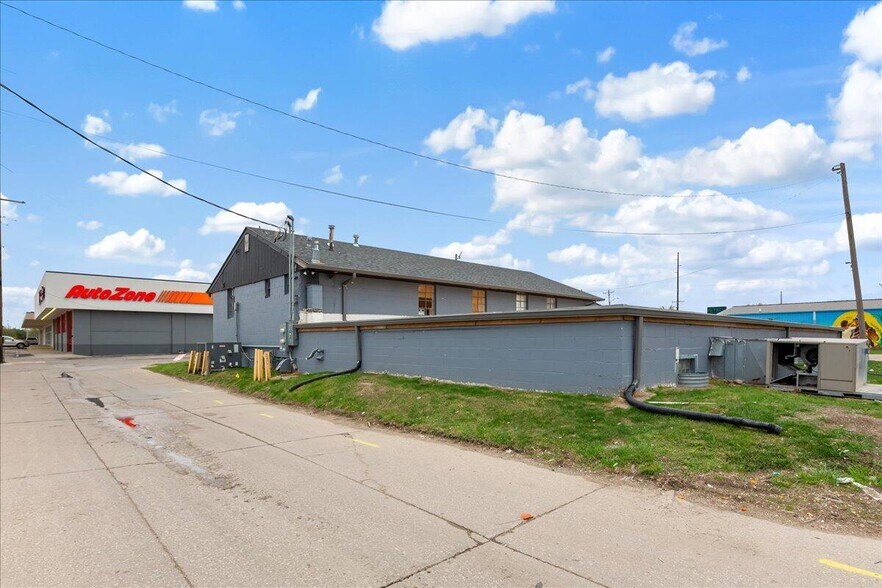 28 S 29th St, Council Bluffs, IA à vendre - Photo de l’immeuble – Image 2 sur 18