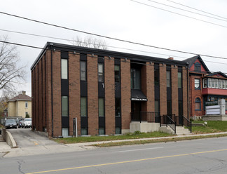 Plus de détails pour 920 King St W, Kitchener, ON - Bureau à vendre