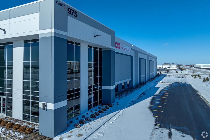 975 Belle Ln, Bolingbrook, IL à louer - Photo de l’immeuble – Image 2 sur 7