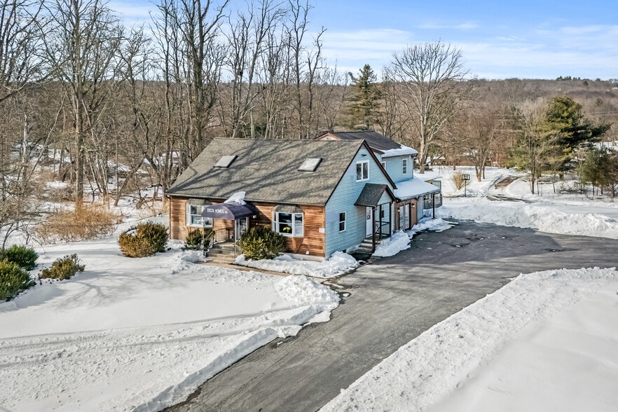 5069 Milford Rd, East Stroudsburg, PA à vendre - Photo principale – Image 1 sur 36