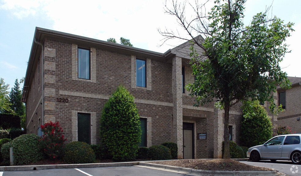 1220 SE Maynard Rd, Cary, NC à louer - Photo de l’immeuble – Image 3 sur 13