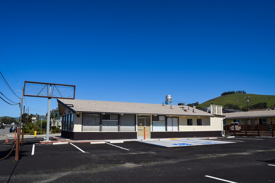2490 Main St, Morro Bay, CA à vendre - Photo de l’immeuble – Image 2 sur 4