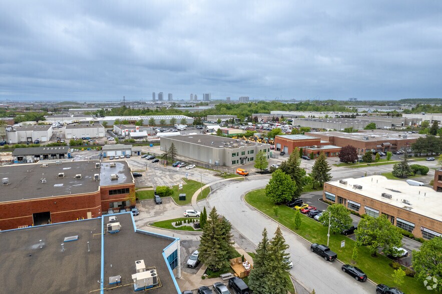 71 Villarboit Cres, Concord, ON à vendre - Aérien – Image 2 sur 2