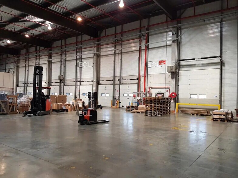 Industriel/Logistique dans Genas à louer - Photo de l’immeuble – Image 1 sur 6