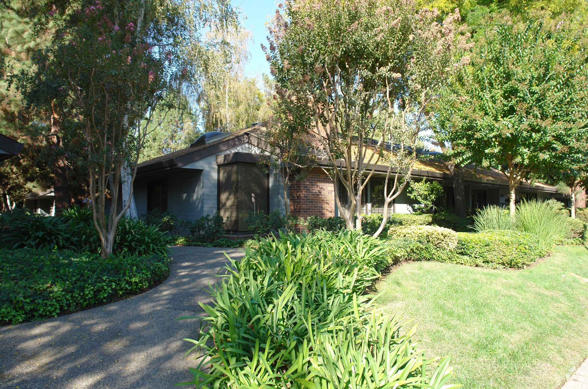 845-855 University Ave, Sacramento, CA à vendre Photo principale– Image 1 sur 6