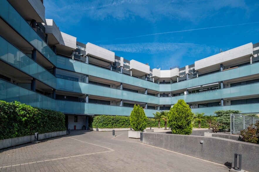 Bureau dans Alcorcón, Madrid à vendre - Photo de l’immeuble – Image 1 sur 6