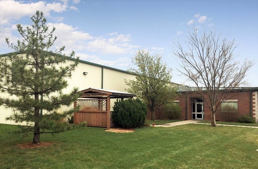 3843 N Cypress Dr, Wichita, KS à louer - Photo de l’immeuble – Image 2 sur 9