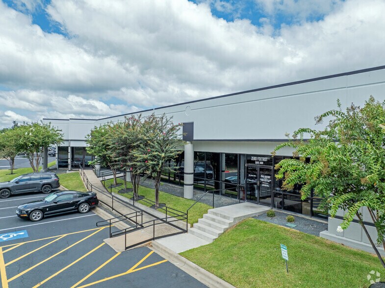 2113 Wells Branch Pky, Austin, TX à louer - Photo de l’immeuble – Image 3 sur 10