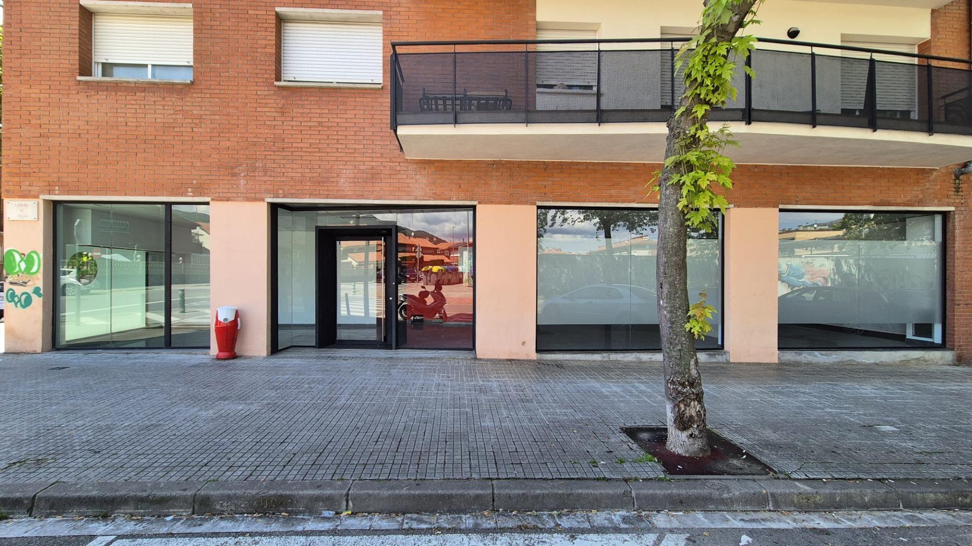 Local commercial dans Castellar del Vallès, Barcelona à louer Photo de l’immeuble– Image 1 sur 16
