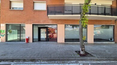 Local commercial dans Castellar del Vallès, Barcelona à louer Photo de l’immeuble– Image 1 sur 16