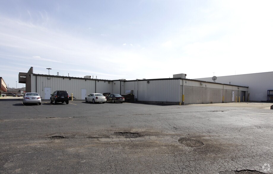 107-127 N Main St, East Peoria, IL à louer - Photo principale – Image 1 sur 1