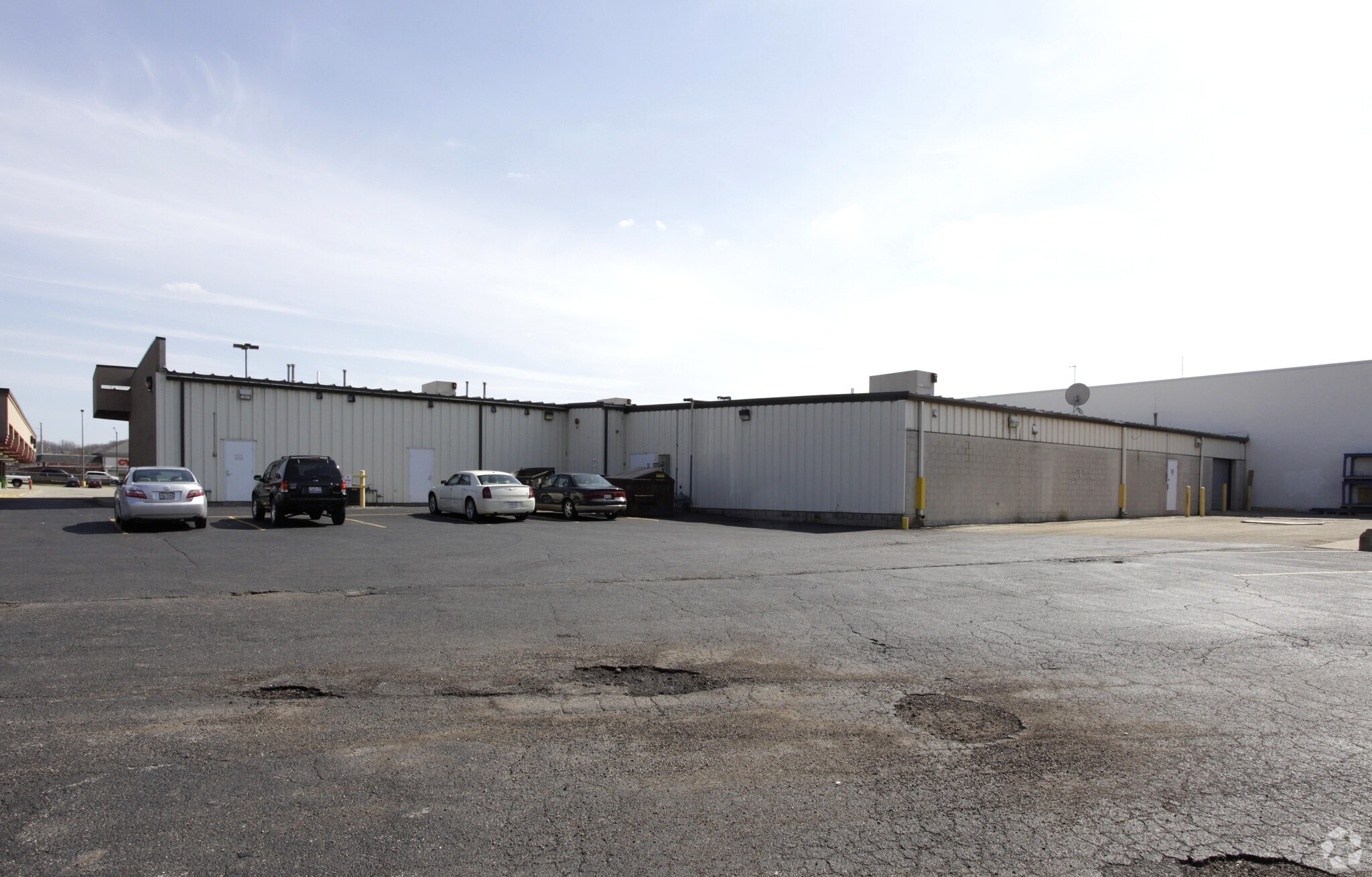 107-127 N Main St, East Peoria, IL à louer Photo principale– Image 1 sur 2