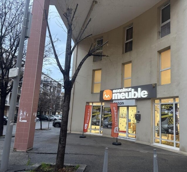Local commercial dans Aubagne à louer - Photo de l’immeuble – Image 1 sur 6