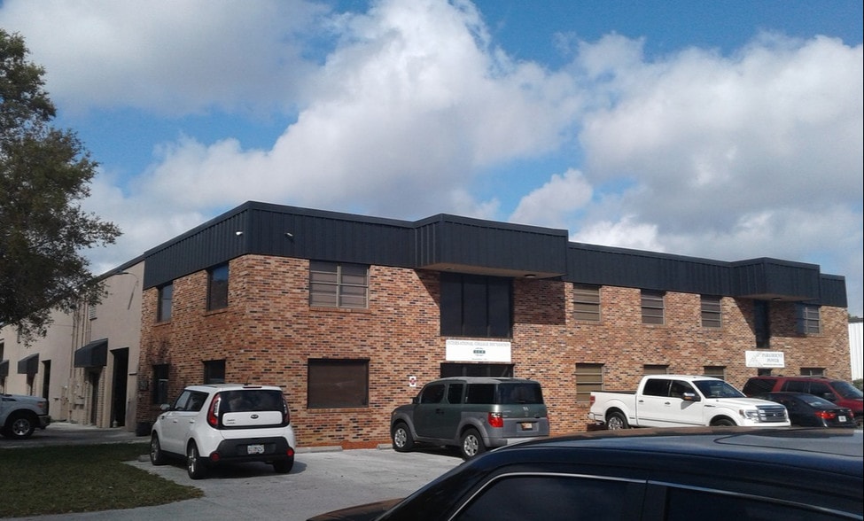 7855 126th Ave, Largo, FL à louer - Photo principale – Image 1 sur 9