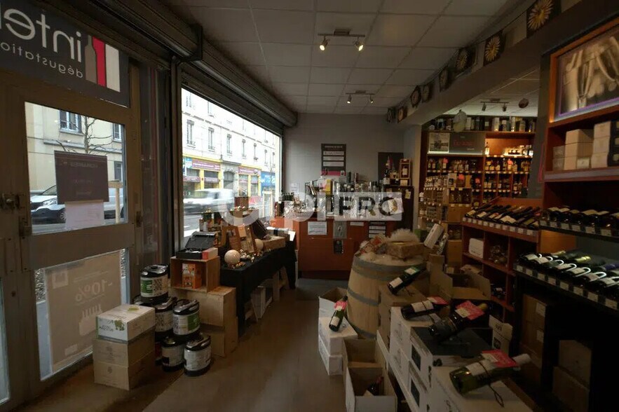 Local commercial dans Lyon à vendre - Photo de l’immeuble – Image 3 sur 10