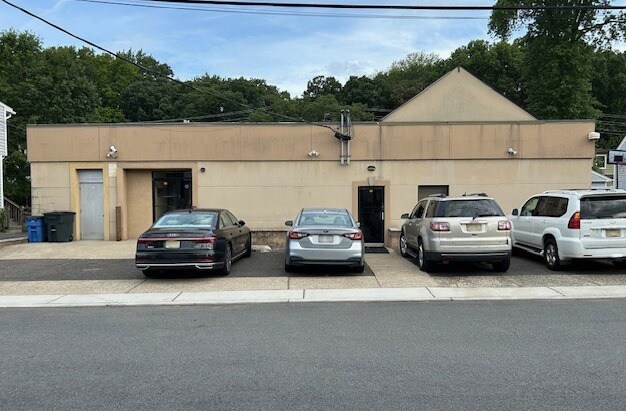385 Falmouth Ave, Elmwood Park, NJ à vendre Photo de l’immeuble– Image 1 sur 11