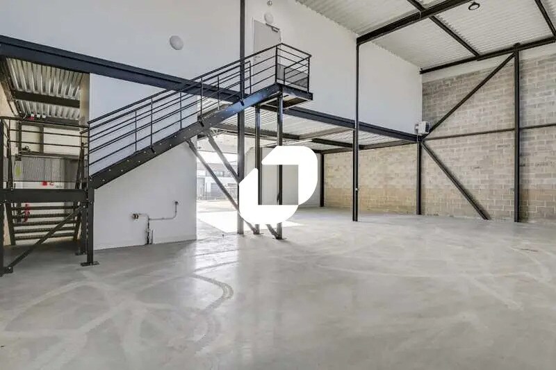 Local d’activités dans Marcoussis à louer - Photo de l’immeuble – Image 3 sur 12