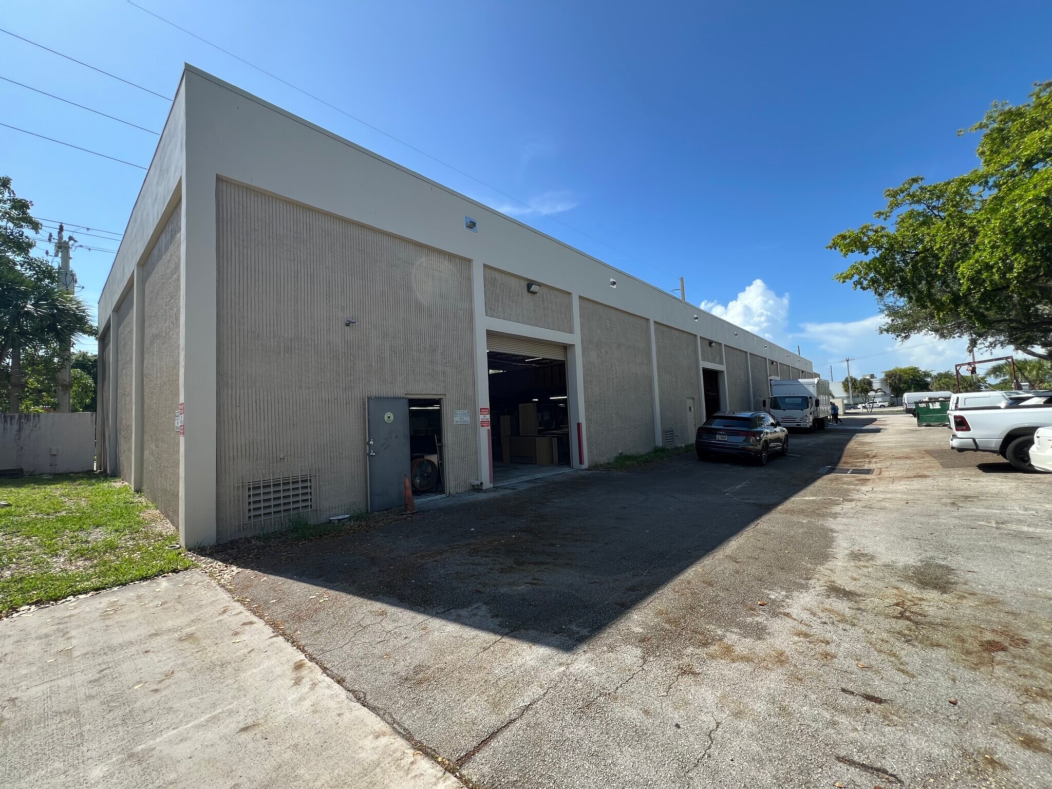 4099 N Dixie Hwy, Boca Raton, FL à louer Photo de l’immeuble– Image 1 sur 4
