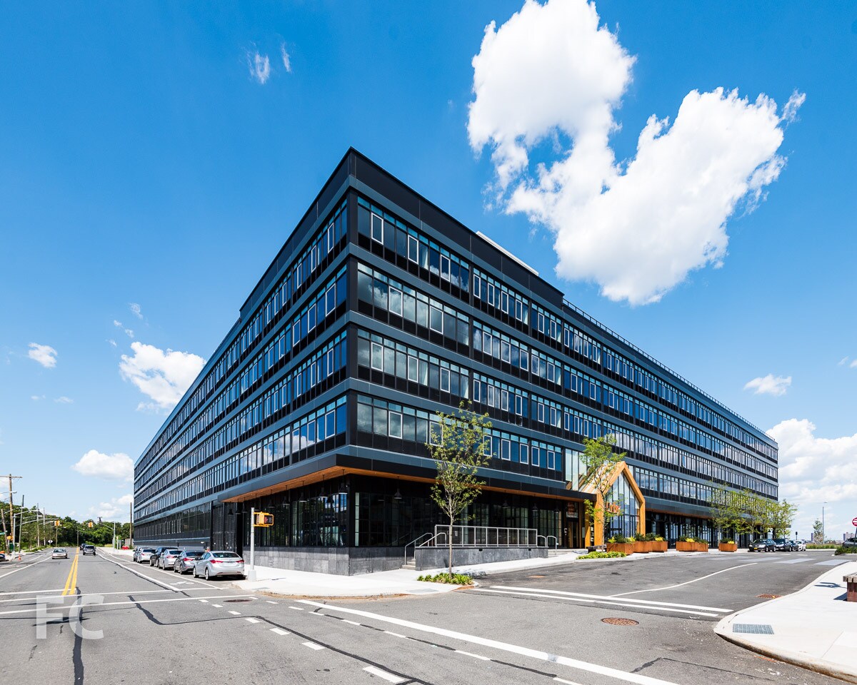 8 Navy Pier Ct, Staten Island, NY à louer Photo principale– Image 1 sur 12