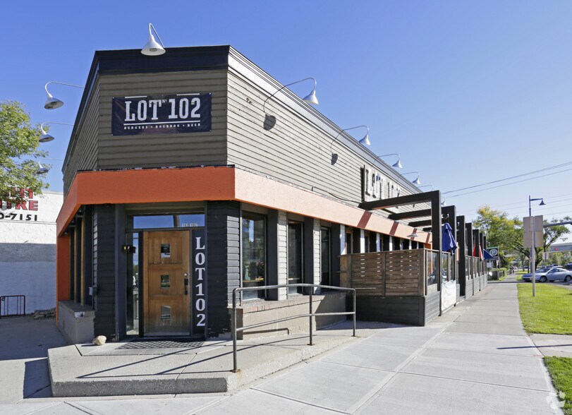 102 10th St NW, Calgary, AB à louer - Photo de l’immeuble – Image 2 sur 10