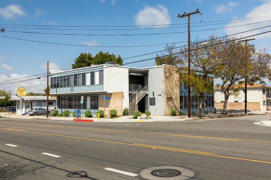 25332 Narbonne Ave, Lomita, CA à louer - Photo de l’immeuble – Image 2 sur 13