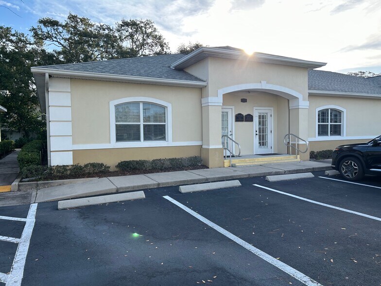 555 S Hercules Ave, Clearwater, FL à louer - Photo de l’immeuble – Image 2 sur 5