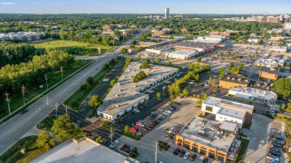 17W775 Butterfield Rd, Oakbrook Terrace, IL à louer - Photo de l’immeuble – Image 3 sur 4