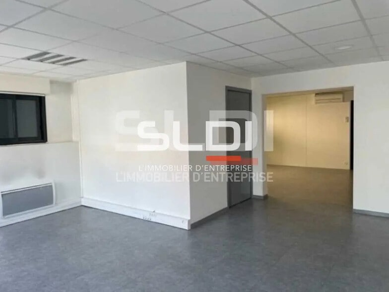 254 Rue Francis De Pressensé, Villeurbanne à louer - Photo de l’immeuble – Image 3 sur 8