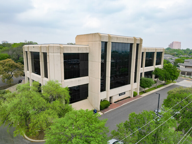 7551 Callaghan Rd, San Antonio, TX à louer - Photo de l’immeuble – Image 1 sur 8