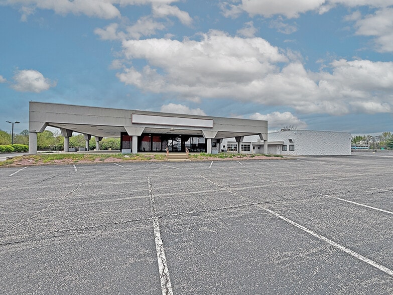 141 Auto Ct, O'Fallon, IL à vendre - Photo principale – Image 1 sur 18