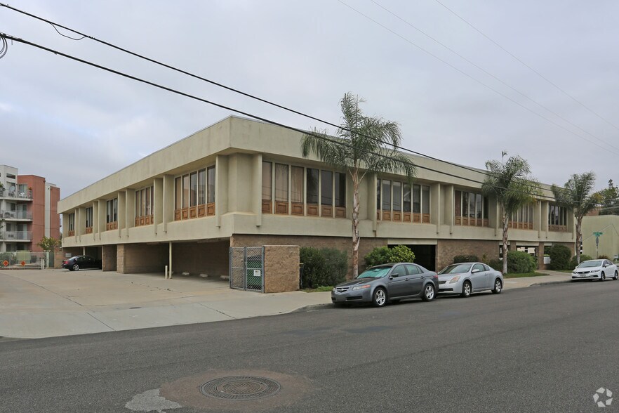 275 E Douglas Ave, El Cajon, CA à louer - Photo de l’immeuble – Image 3 sur 3