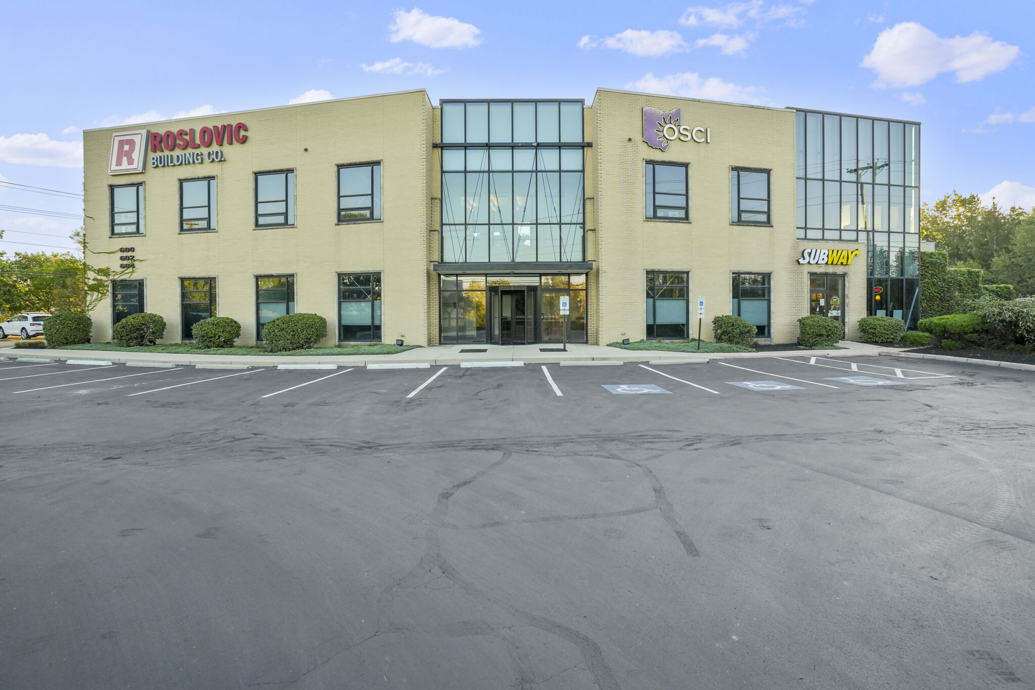 600-604 Morrison Rd, Gahanna, OH à louer Photo de l’immeuble– Image 1 sur 6