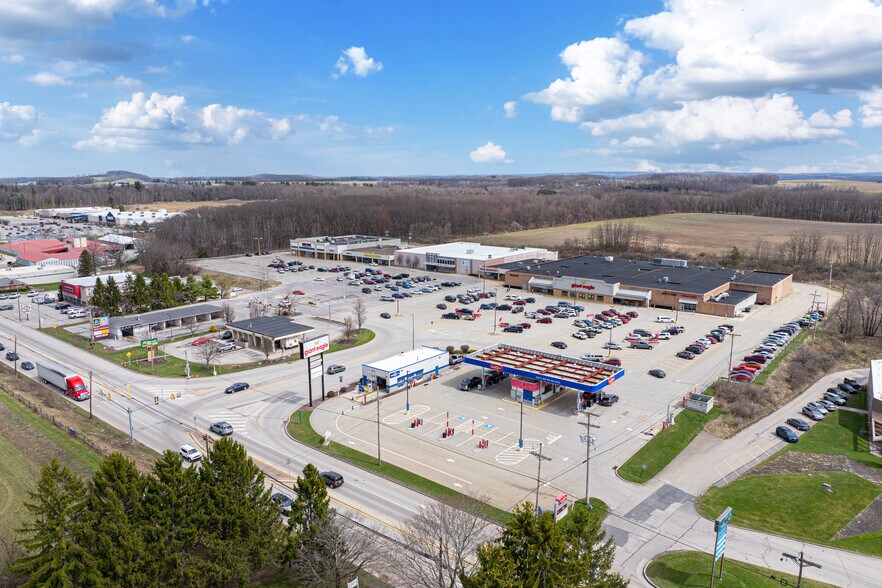 1606 N Center Ave, Somerset, PA à louer - Photo principale – Image 1 sur 2