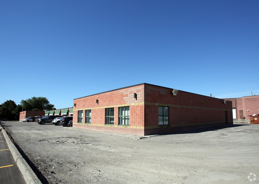 835 Westney Rd S, Ajax, ON à louer - Photo de l’immeuble – Image 3 sur 3