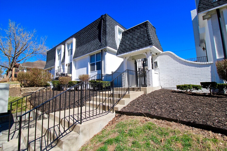 4427-4433 Holly St, Kansas City, MO à vendre - Photo de l’immeuble – Image 3 sur 19