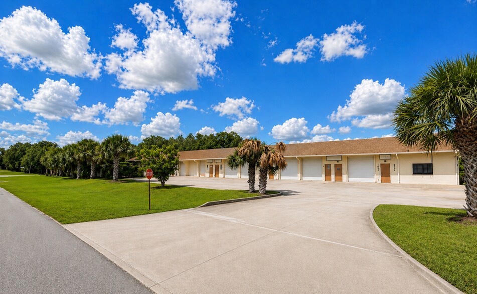 1401-1421 SW Biltmore St, Port Saint Lucie, FL à louer - Photo principale – Image 1 sur 6