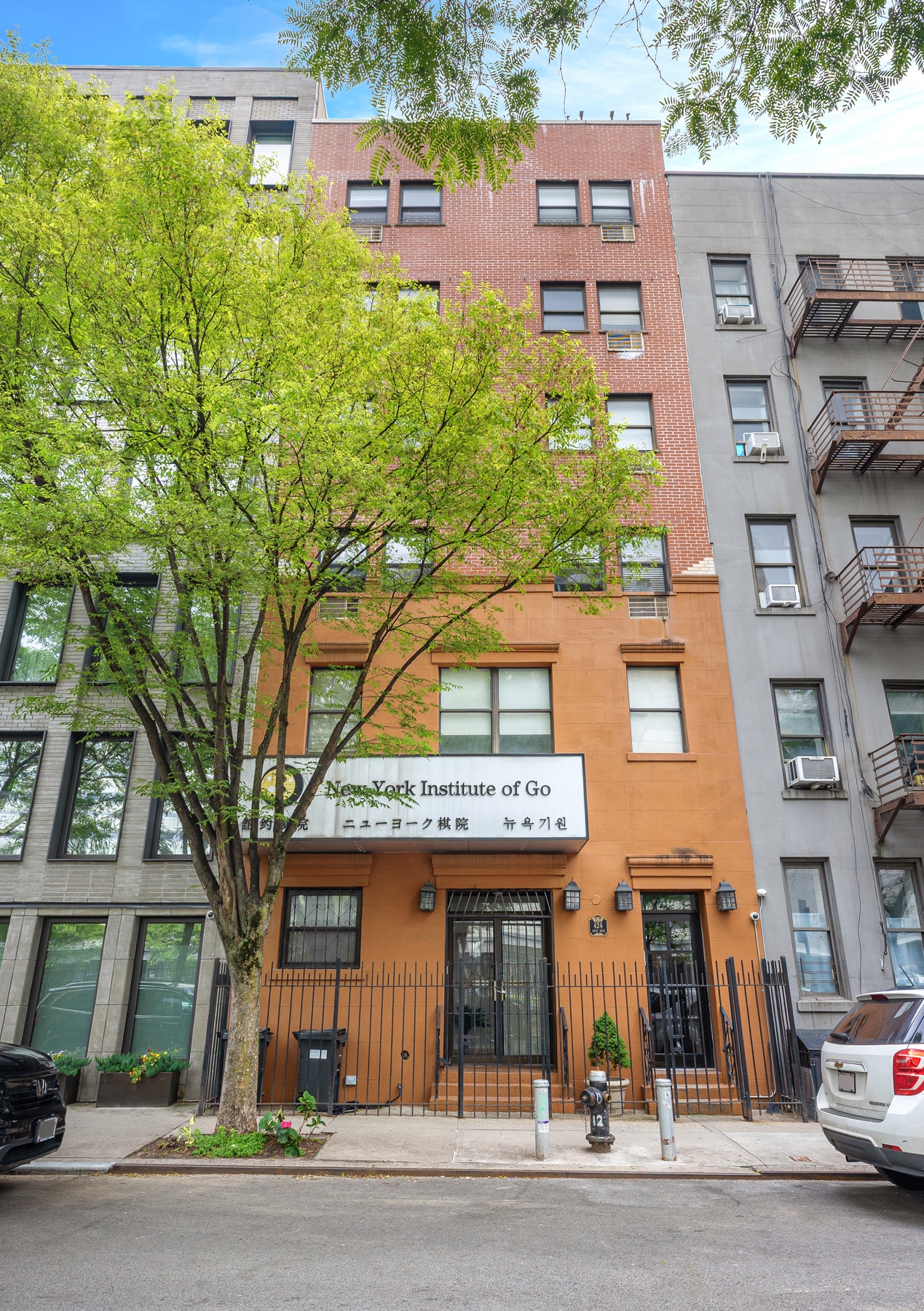 424 W 49th St, New York, NY à louer Photo de l’immeuble– Image 1 sur 16