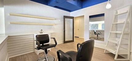 6211 W Northwest Hwy, Dallas, TX à louer Photo intérieure– Image 2 sur 6
